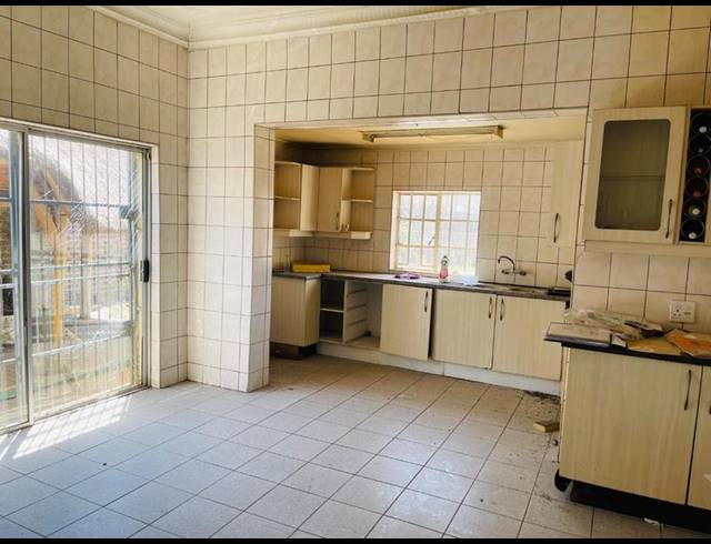 4 BEDROOM HOUSE FOR SALE IN PRIMROSE EAST